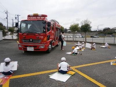 日吉小学校　車両見学及び写生会