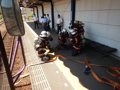 列車進入前　消防隊の状況