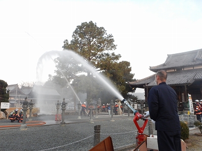 酒見寺多宝塔に配備されている放水銃