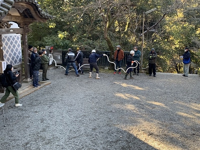 法華山一乗寺三重塔　初期消火活動に伴うホース延長の様子