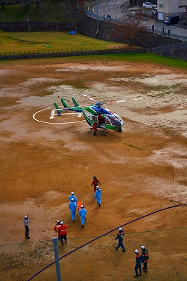 重春グラウンド着陸