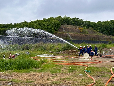 各種ノズルを用いた泡消火放水２