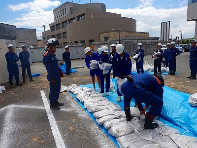 土のうを使用した水防工法訓練