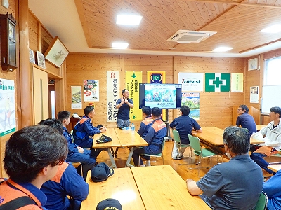 チェンソー取扱の座学