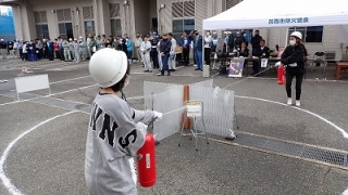 消火器競技の様子