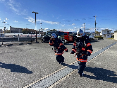 防火衣及び空気呼吸器着装体験