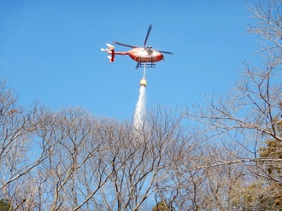 上空からの消火活動